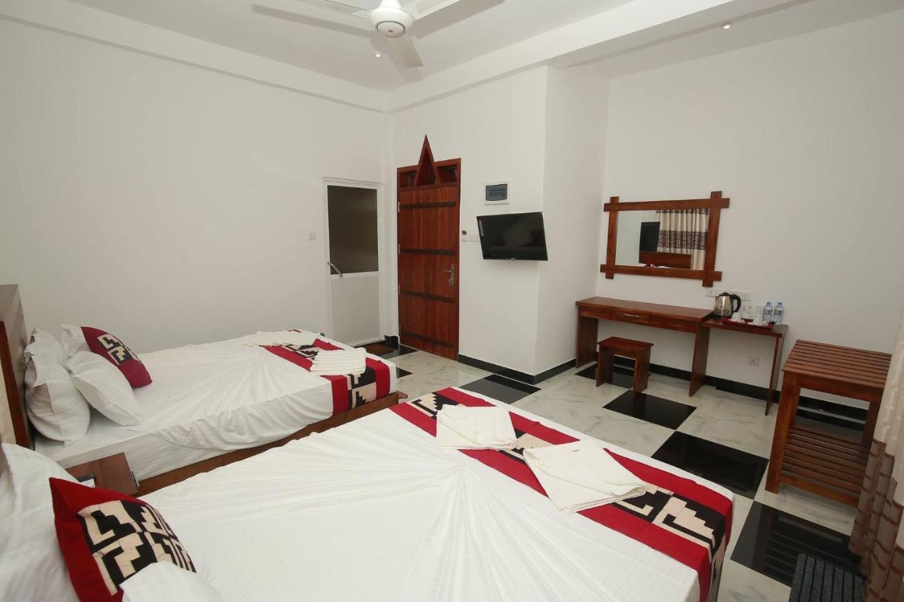 Hotel River Front تيساماهاراما المظهر الخارجي الصورة