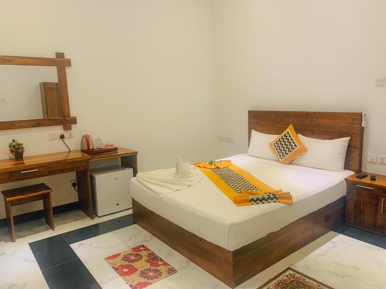 Hotel River Front تيساماهاراما المظهر الخارجي الصورة