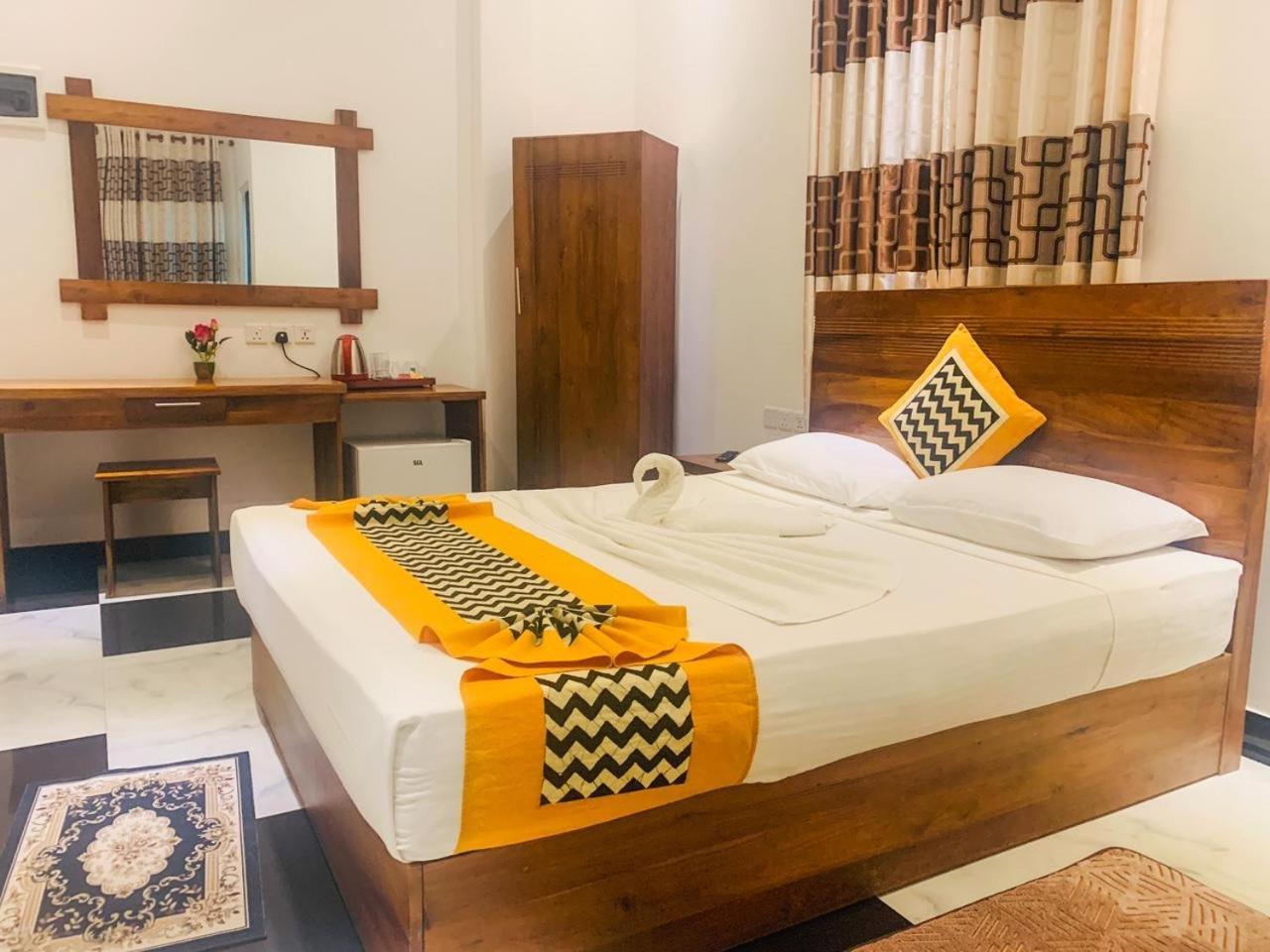 Hotel River Front تيساماهاراما المظهر الخارجي الصورة