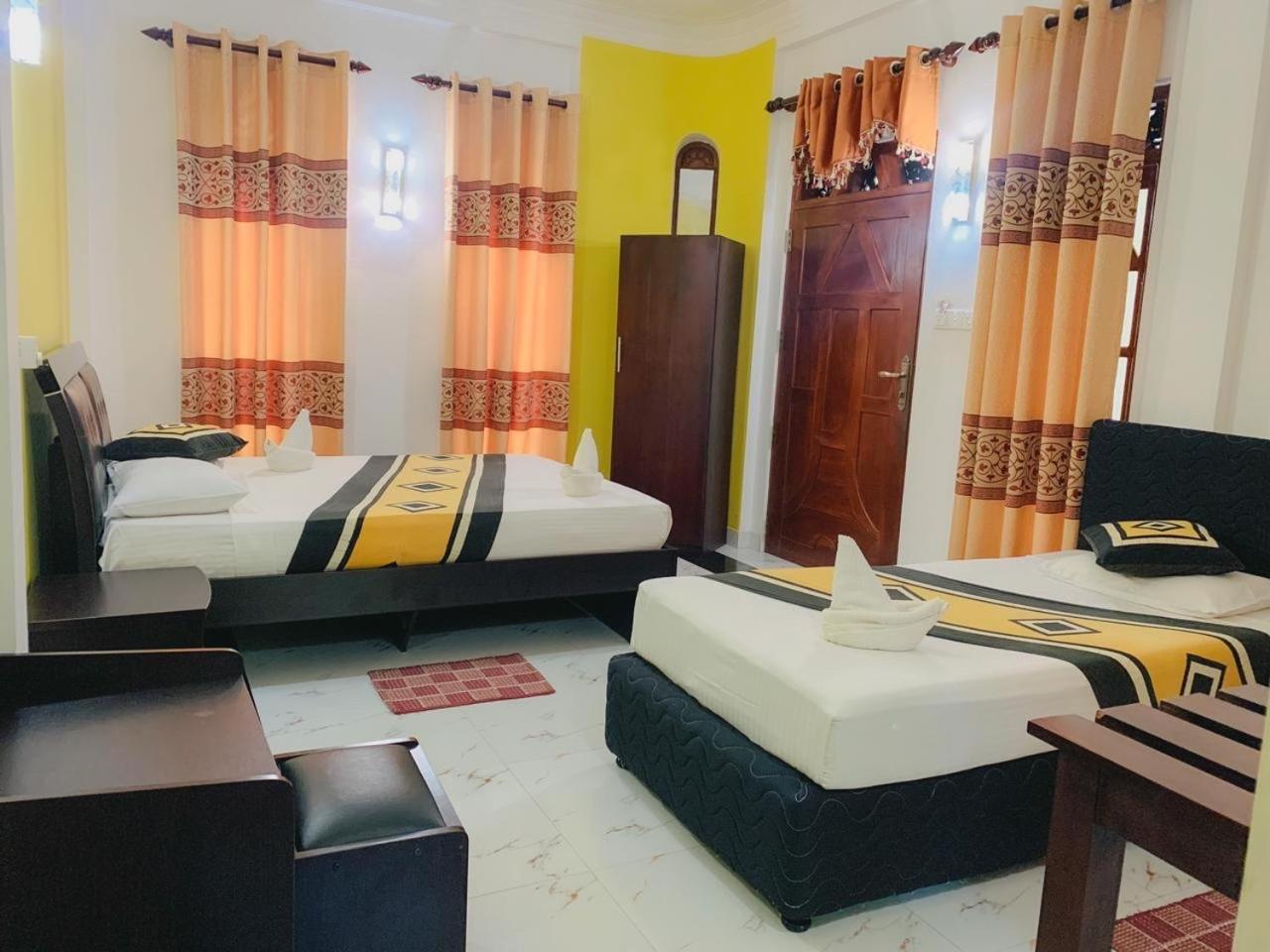 Hotel River Front تيساماهاراما المظهر الخارجي الصورة