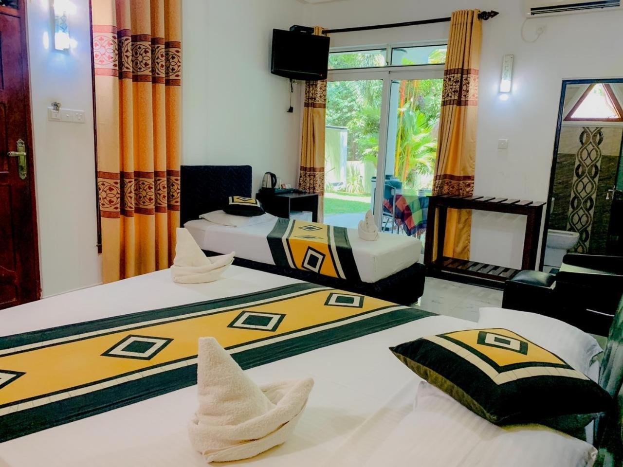 Hotel River Front تيساماهاراما المظهر الخارجي الصورة