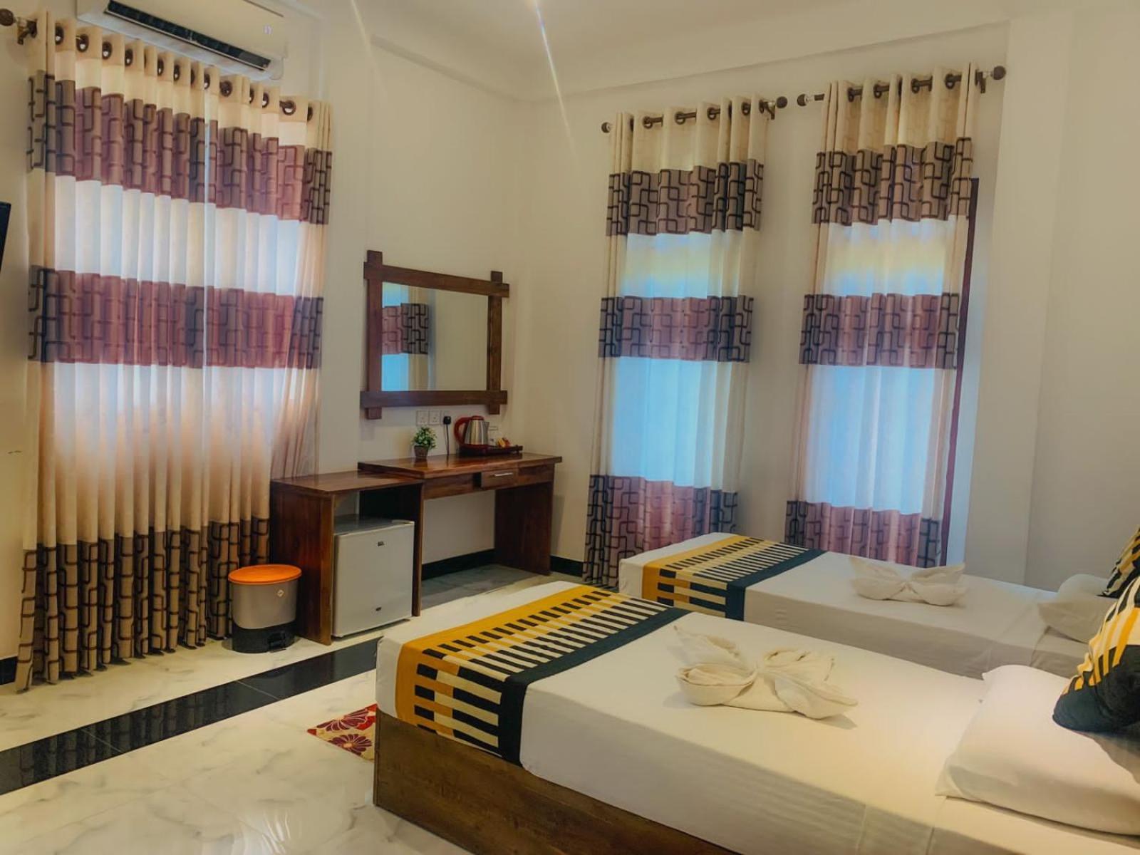 Hotel River Front تيساماهاراما المظهر الخارجي الصورة
