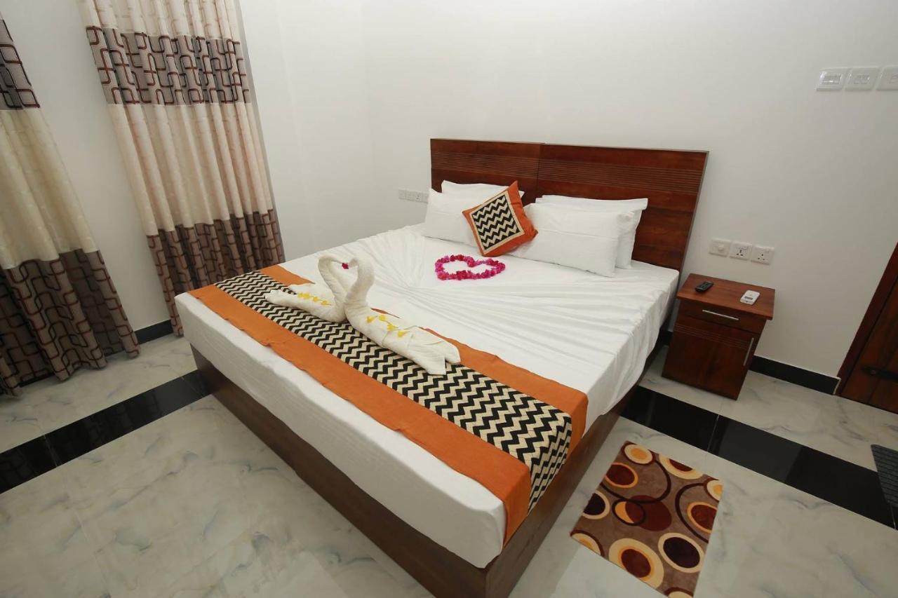 Hotel River Front تيساماهاراما المظهر الخارجي الصورة