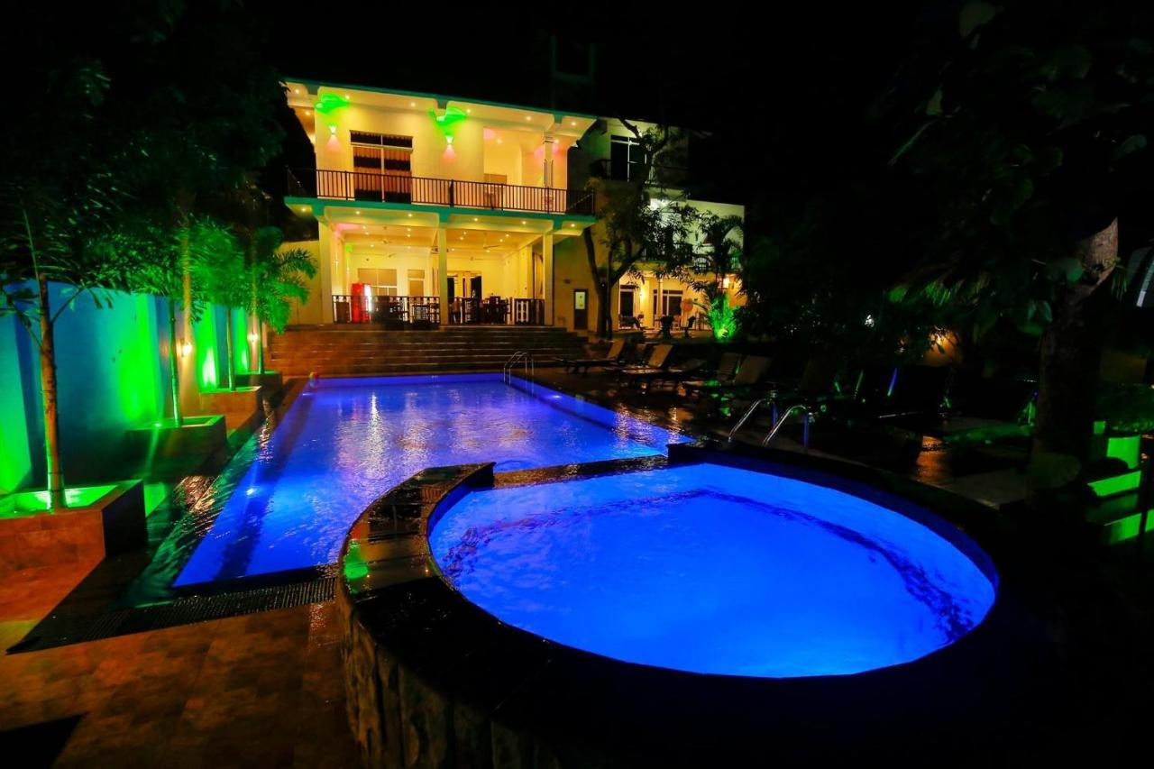 Hotel River Front تيساماهاراما المظهر الخارجي الصورة