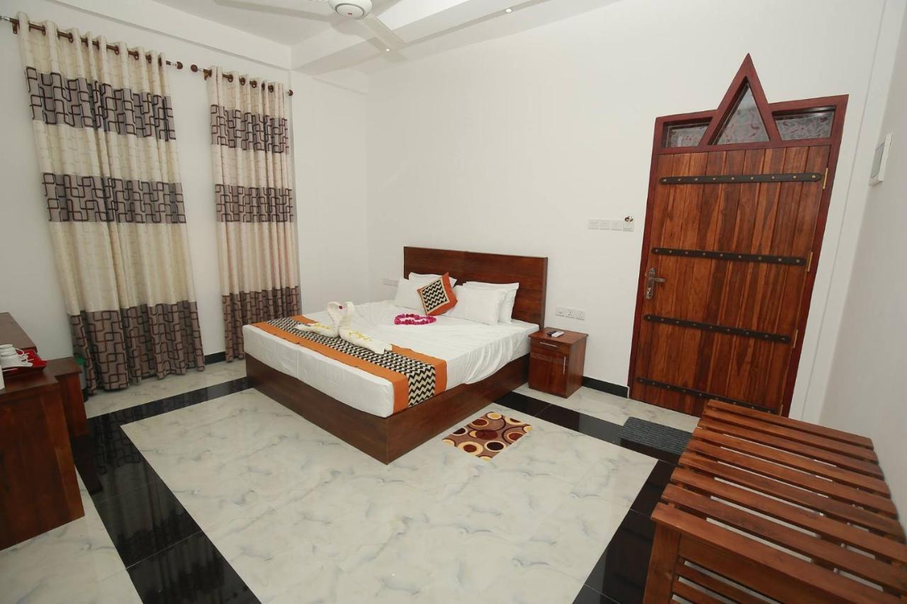 Hotel River Front تيساماهاراما المظهر الخارجي الصورة