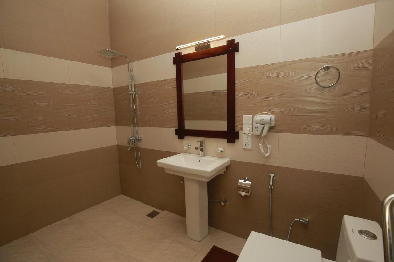 Hotel River Front تيساماهاراما المظهر الخارجي الصورة